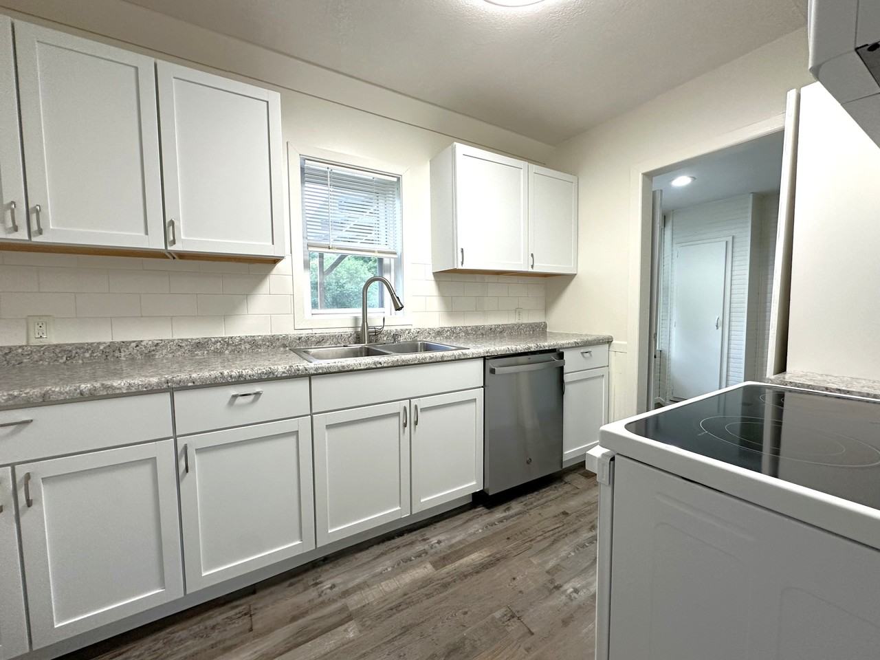 1402 1st Street, Unit E - Photo 3 of 14