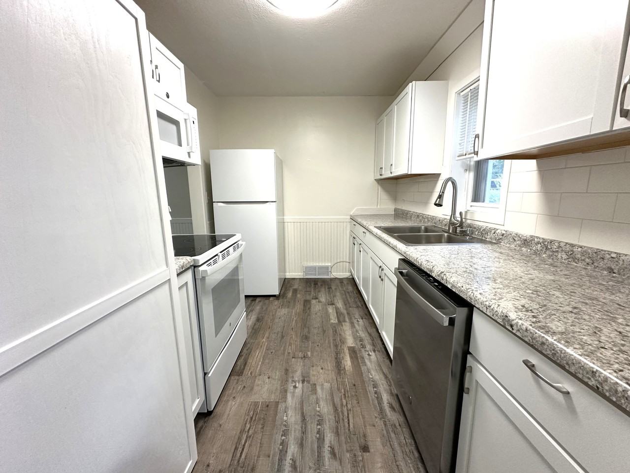 1402 1st Street, Unit E - Photo 4 of 14