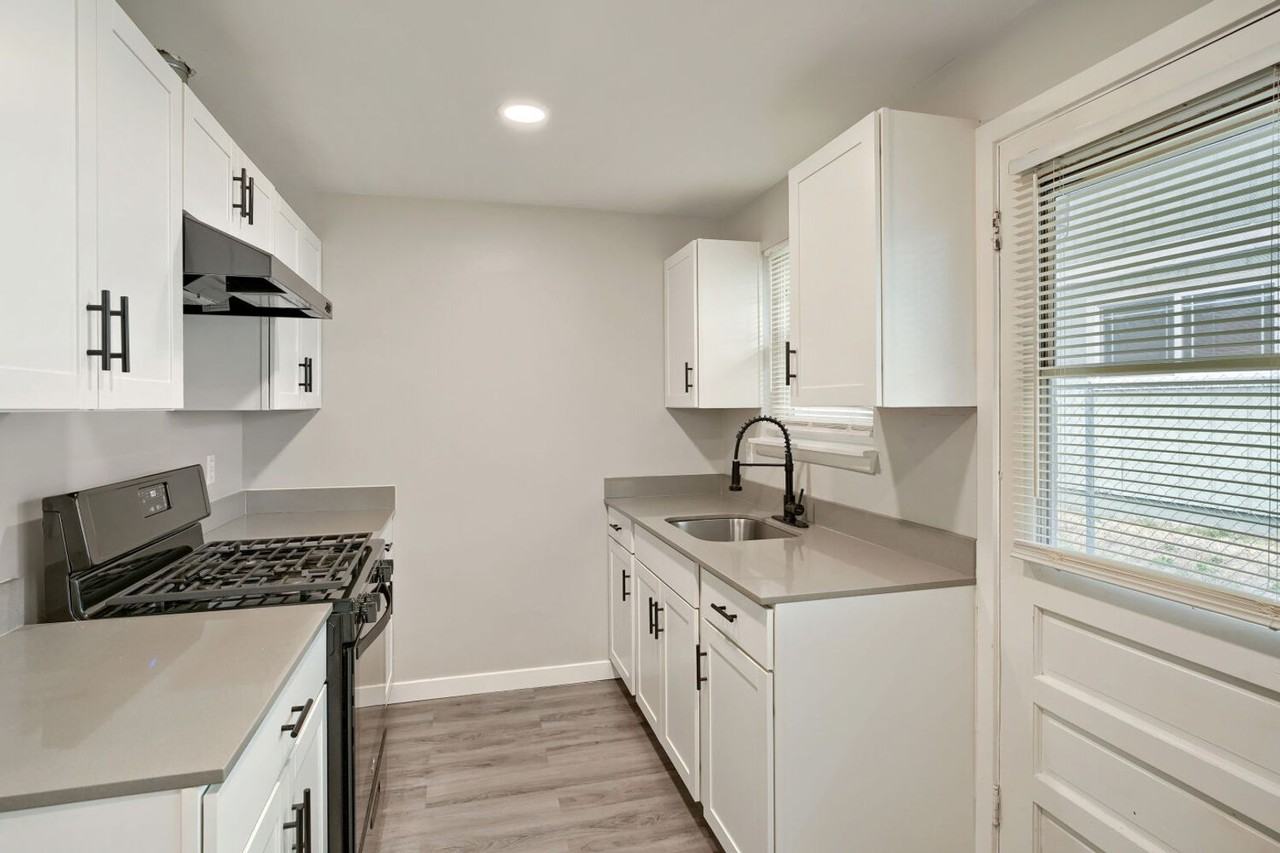 10607 Kendrick St Sw #02 - Photo 2 of 11