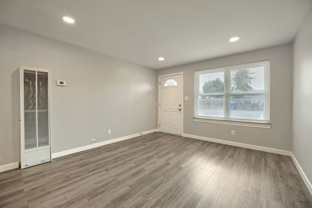 10607 Kendrick St Sw #02 - Photo 4 of 11