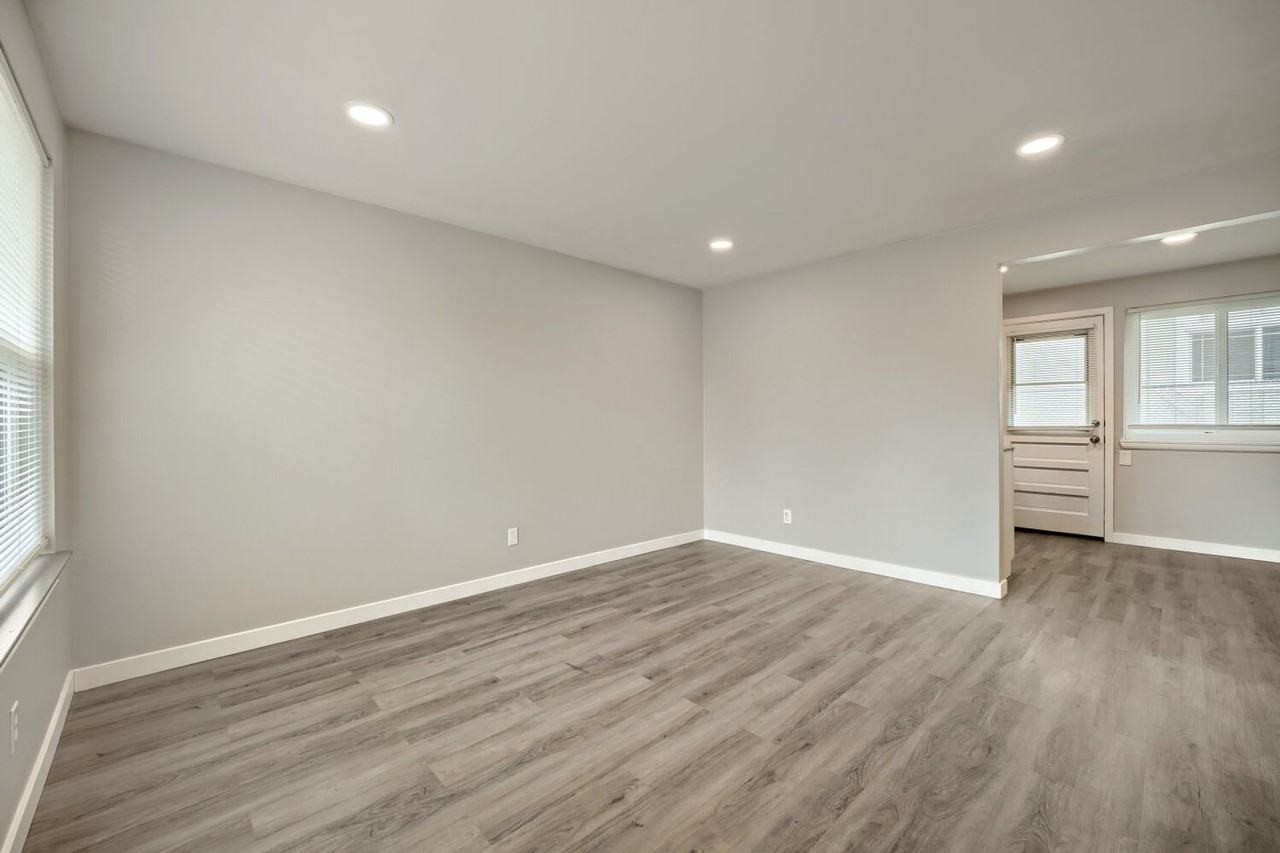 10607 Kendrick St Sw #02 - Photo 5 of 11