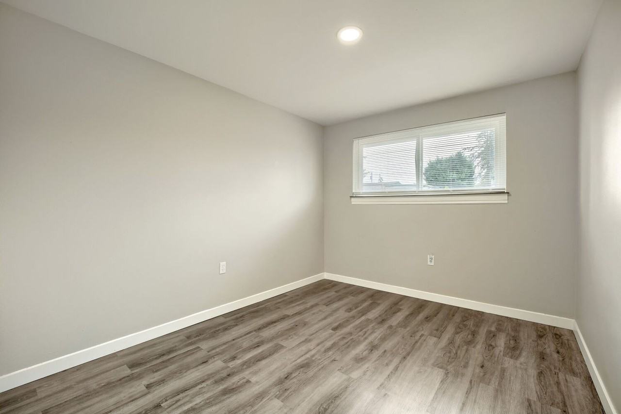 10607 Kendrick St Sw #02 - Photo 6 of 11