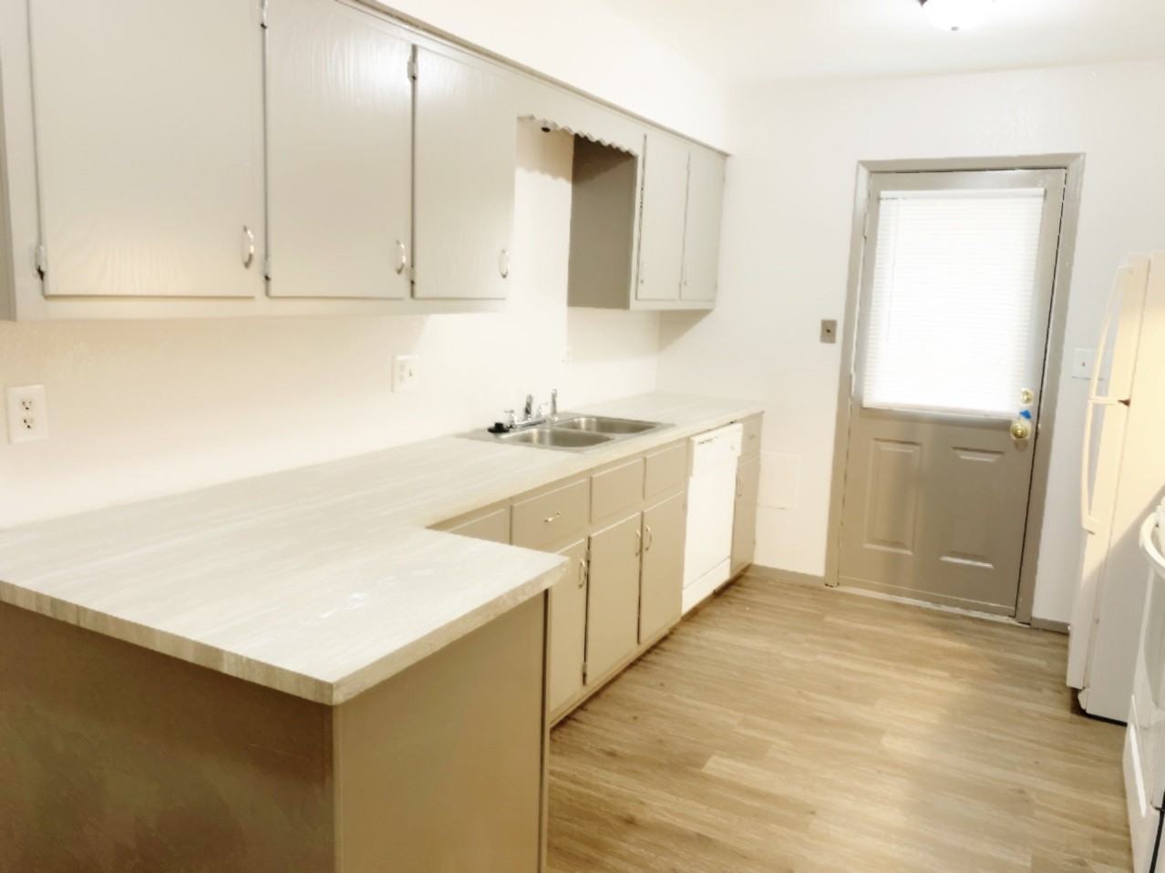 120-142 7th St Apartments - Photo 7 of 11