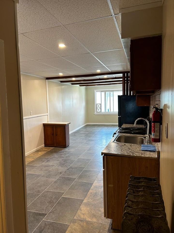 572 Main St - Photo 3 of 15