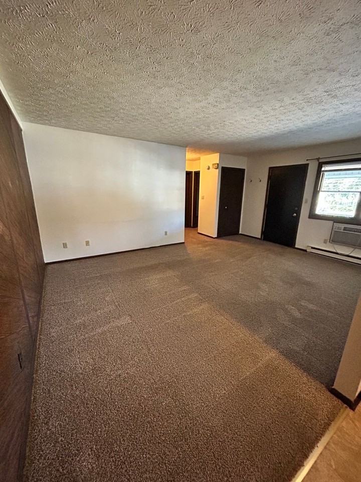 179 Black Dr - Photo 4 of 16