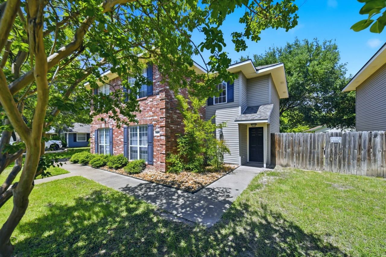 1235 Oney Hervey Dr - Photo 2 of 29