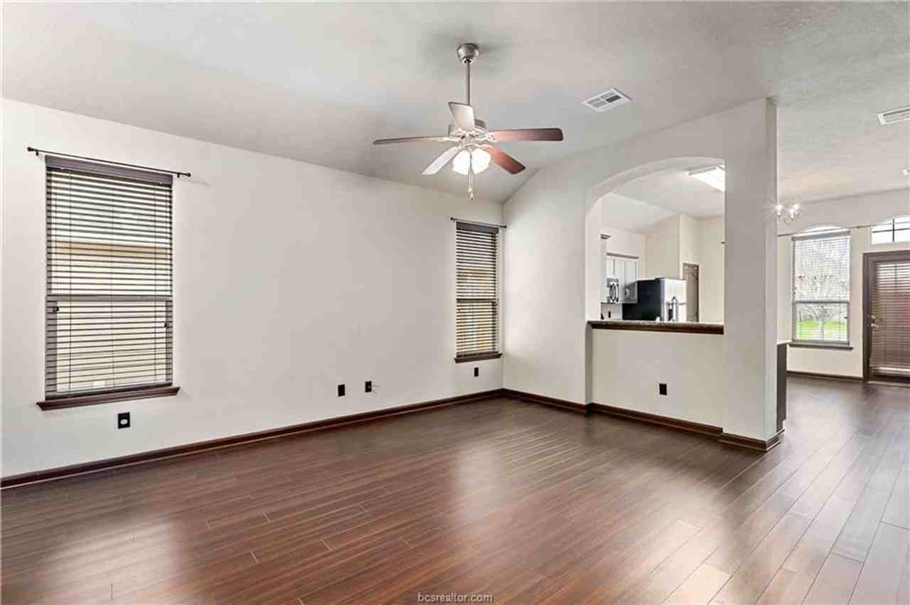 260 Fieldstone Pl - Photo 6 of 24