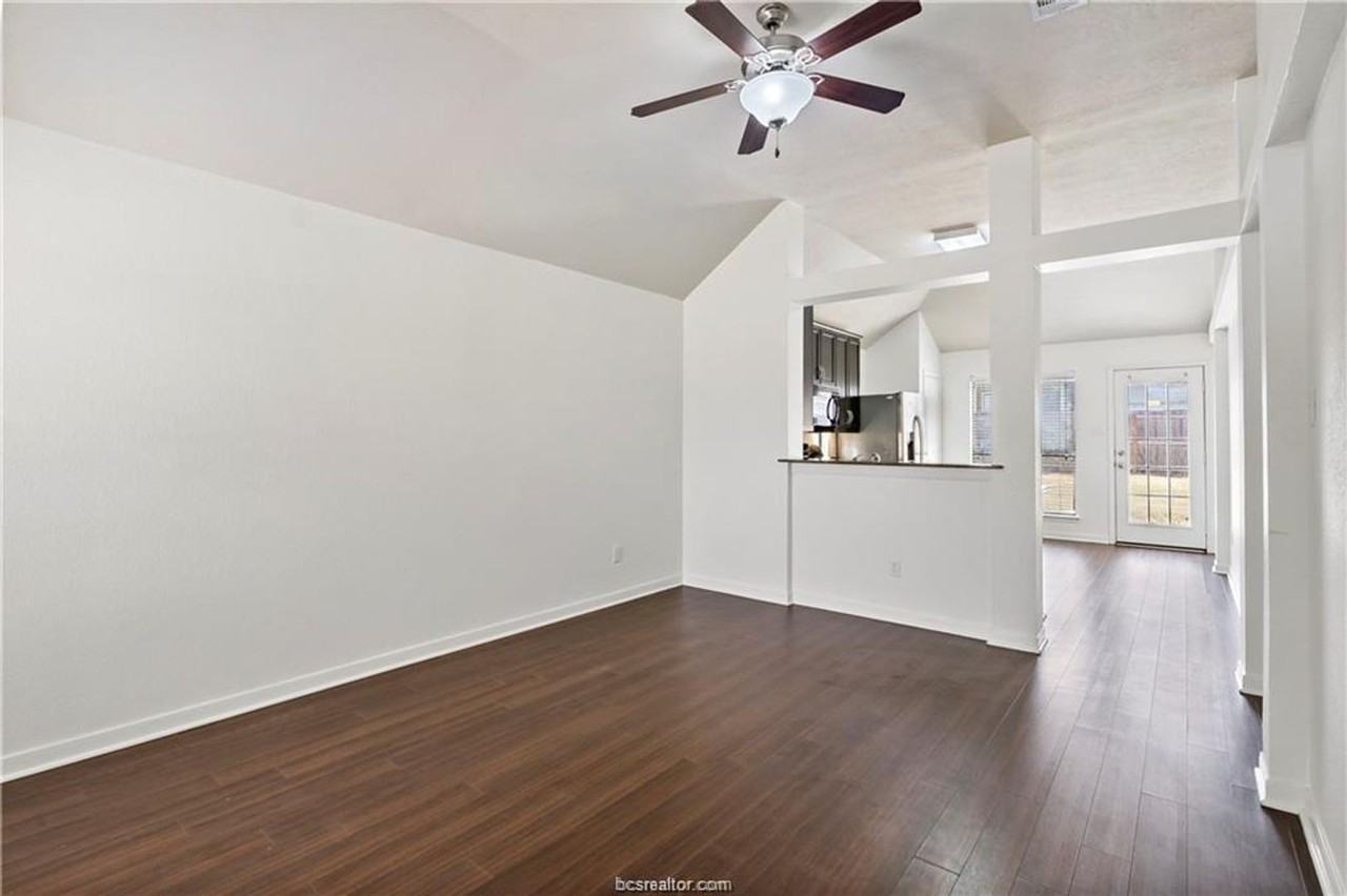 214 Simi Dr - Photo 3 of 21