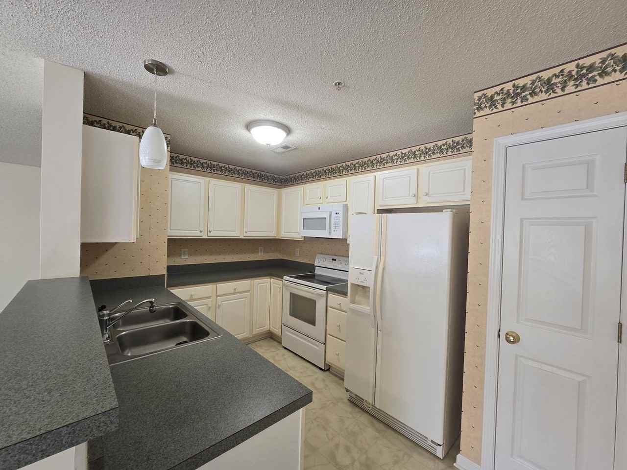 133 James Rd #1B - Photo 6 of 16