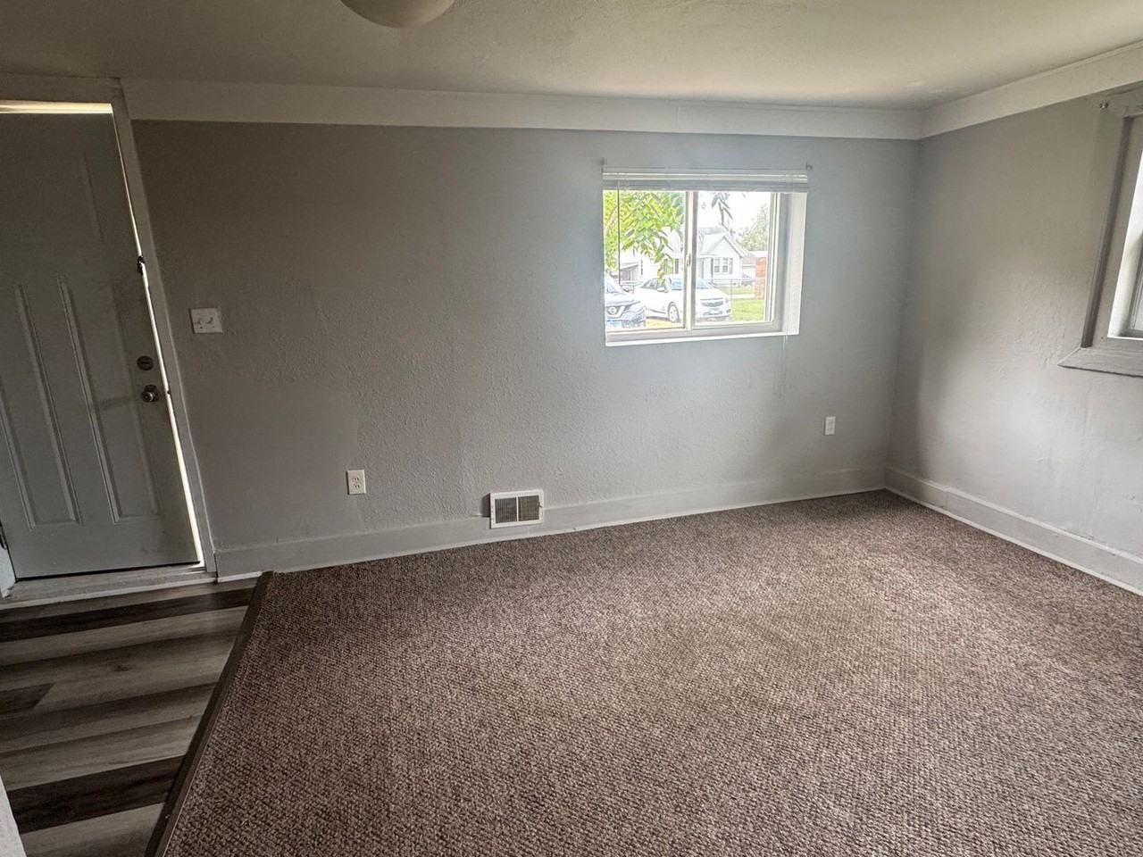 427 Chaudet Ave - Photo 2 of 11