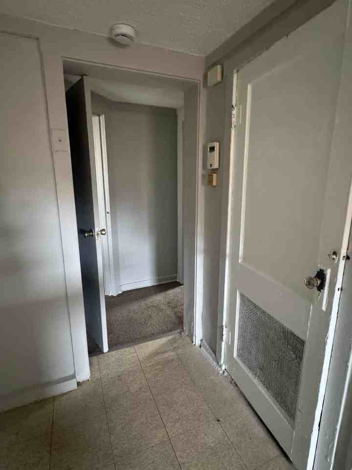 427 Chaudet Ave - Photo 5 of 11