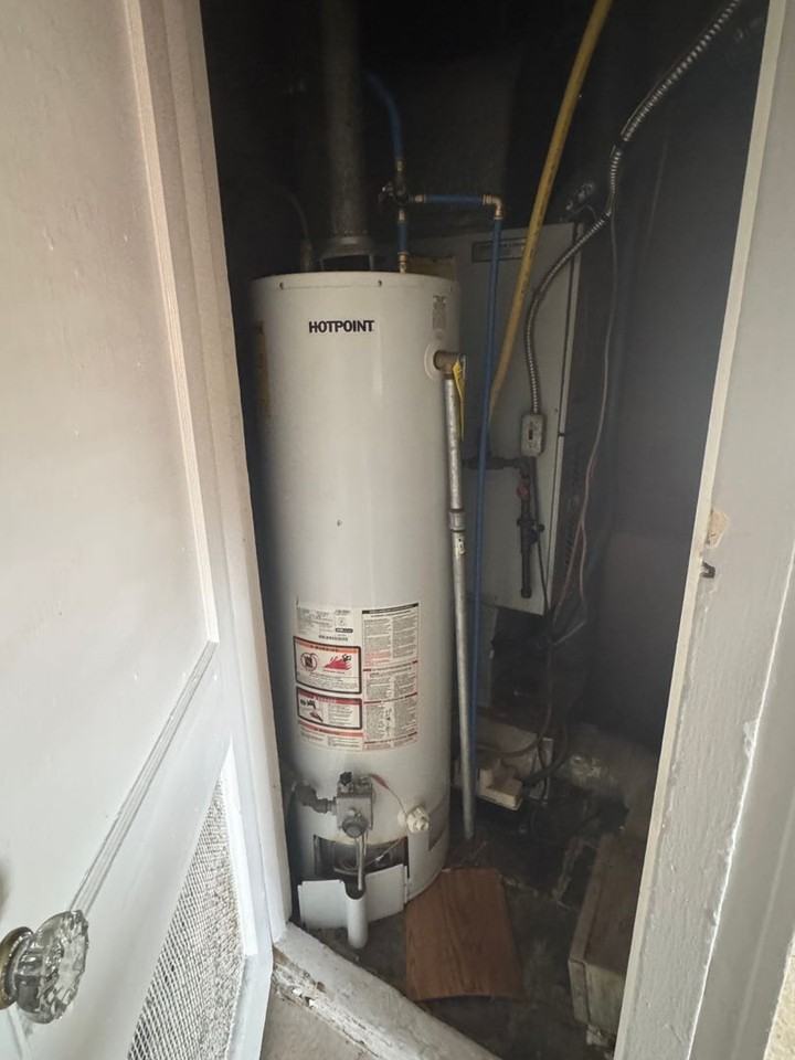 427 Chaudet Ave - Photo 6 of 11