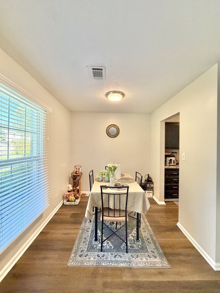 2035 Altamont Court - Photo 2 of 8