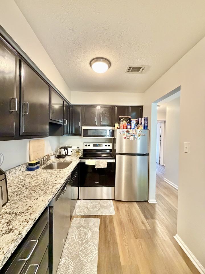 2035 Altamont Court - Photo 4 of 8
