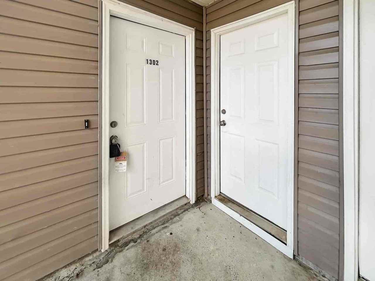 1302 Stonehaven Cir - Photo 3 of 28