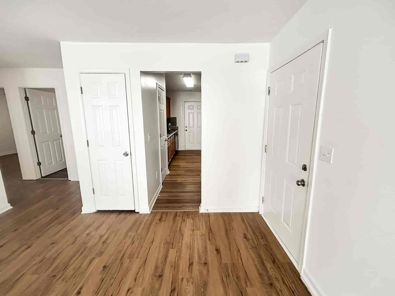 1302 Stonehaven Cir - Photo 5 of 28