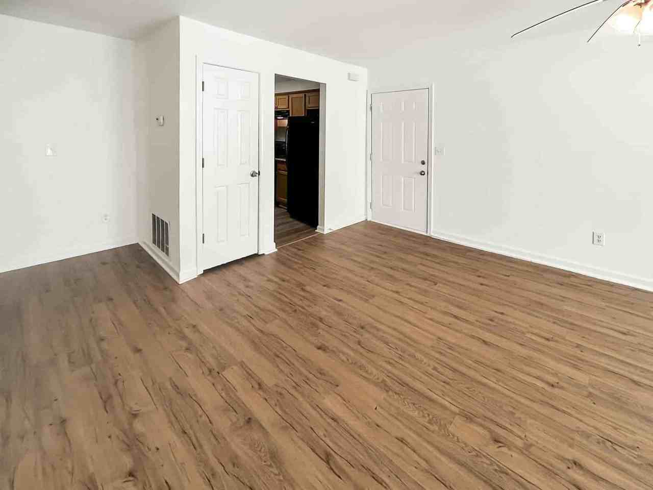1302 Stonehaven Cir - Photo 7 of 28