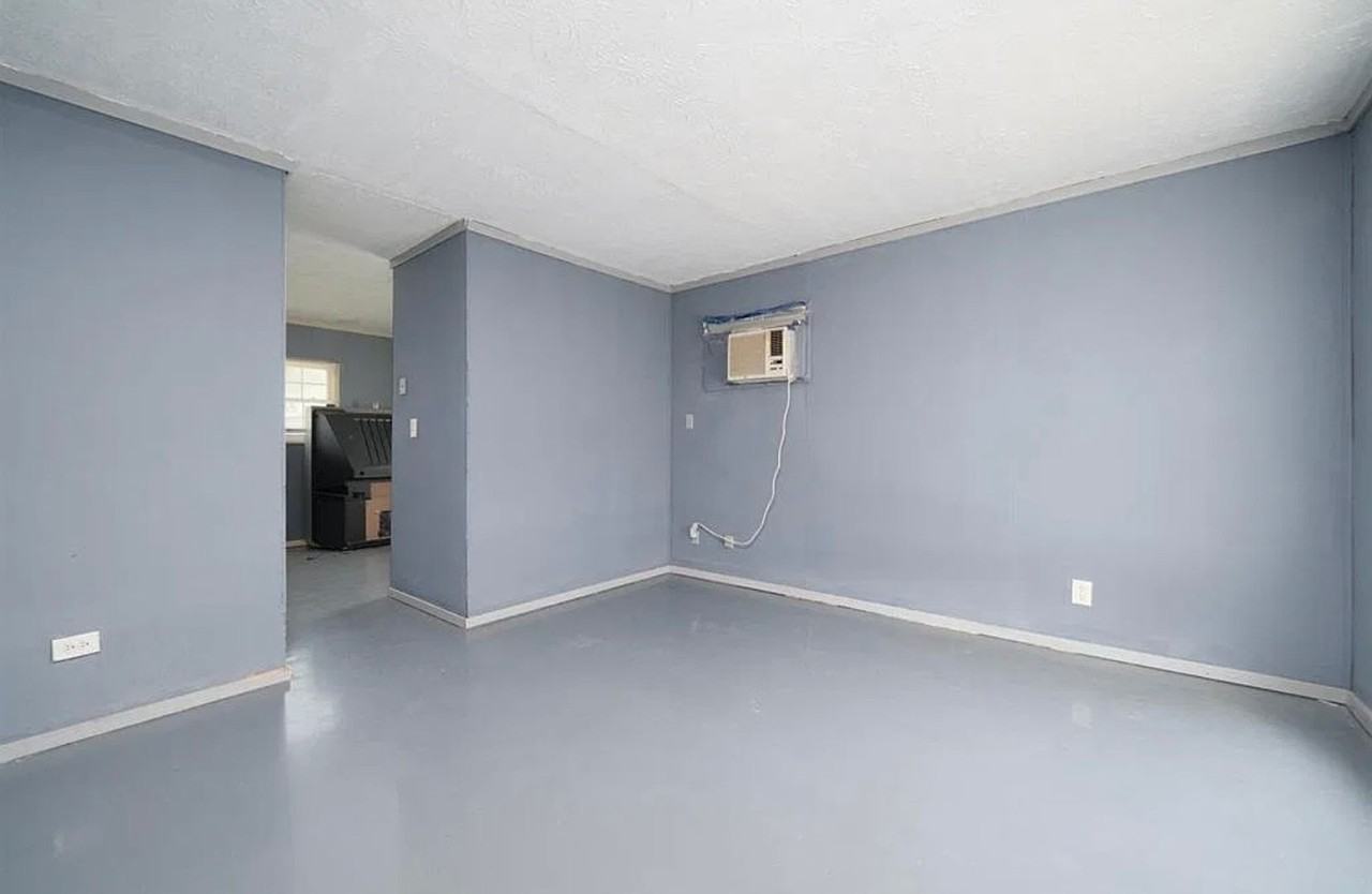 2731 W 10th St - Photo 2 of 13