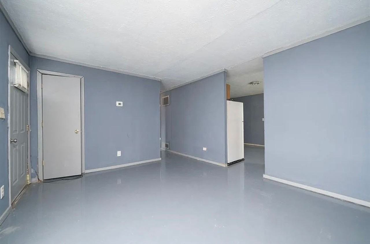 2731 W 10th St - Photo 3 of 13