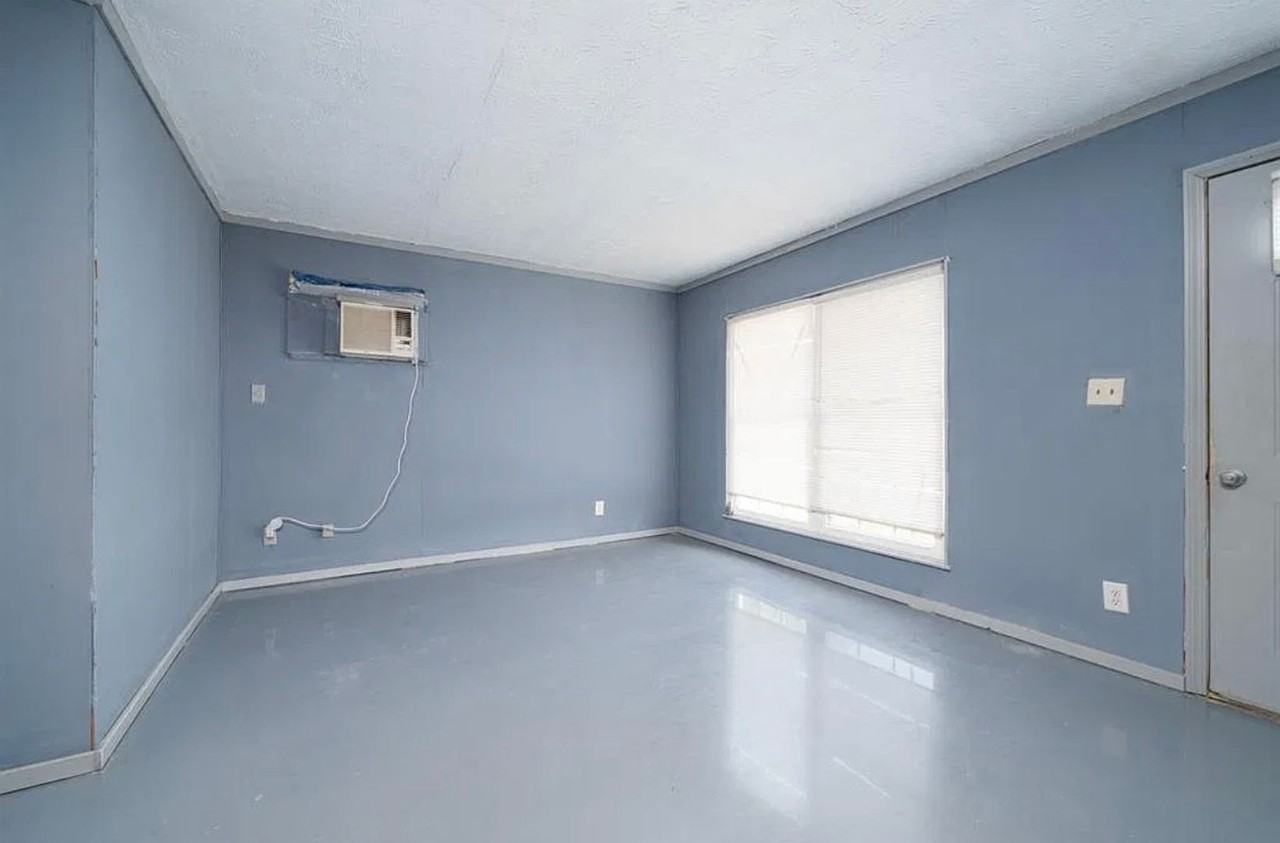 2731 W 10th St - Photo 4 of 13
