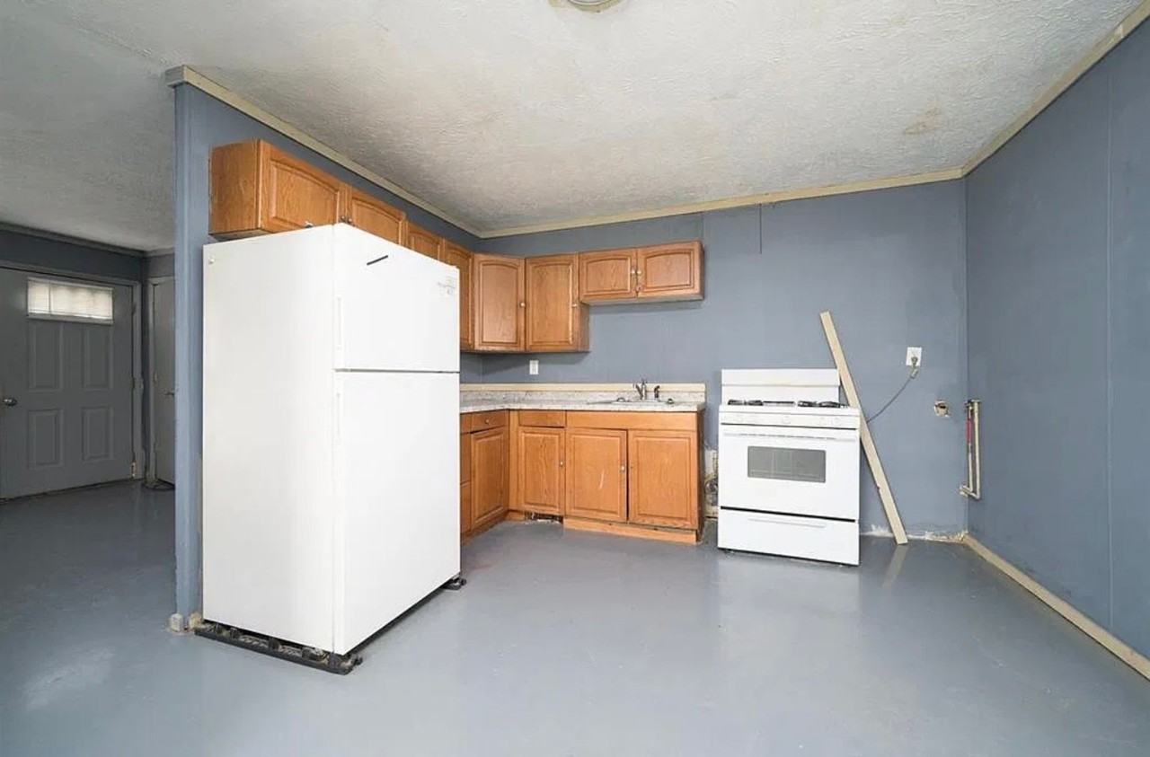 2731 W 10th St - Photo 5 of 13