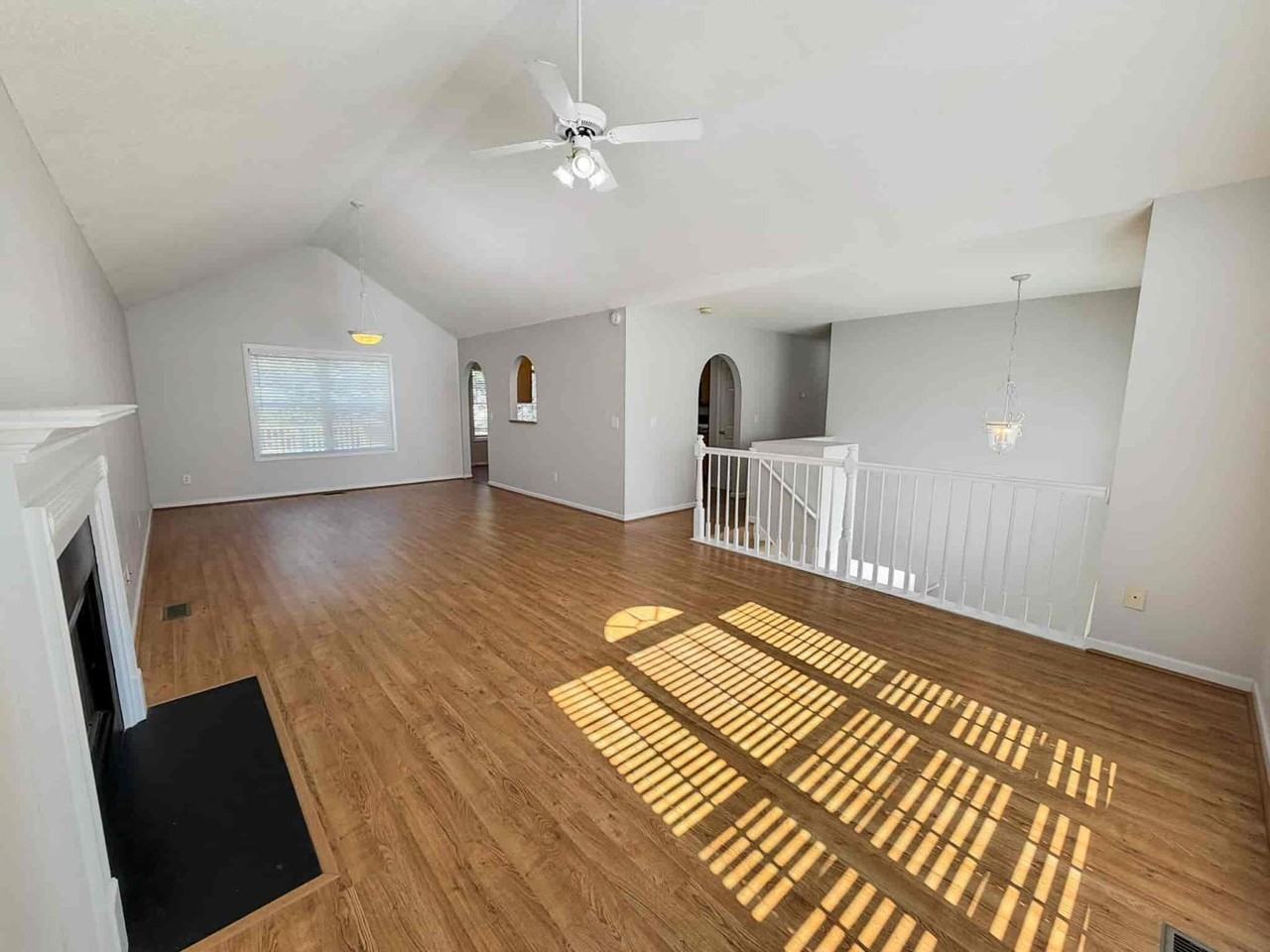 4902 Jocks Ln - Photo 5 of 36