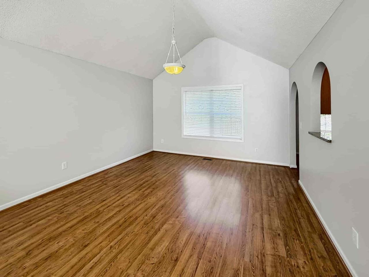 4902 Jocks Ln - Photo 6 of 36