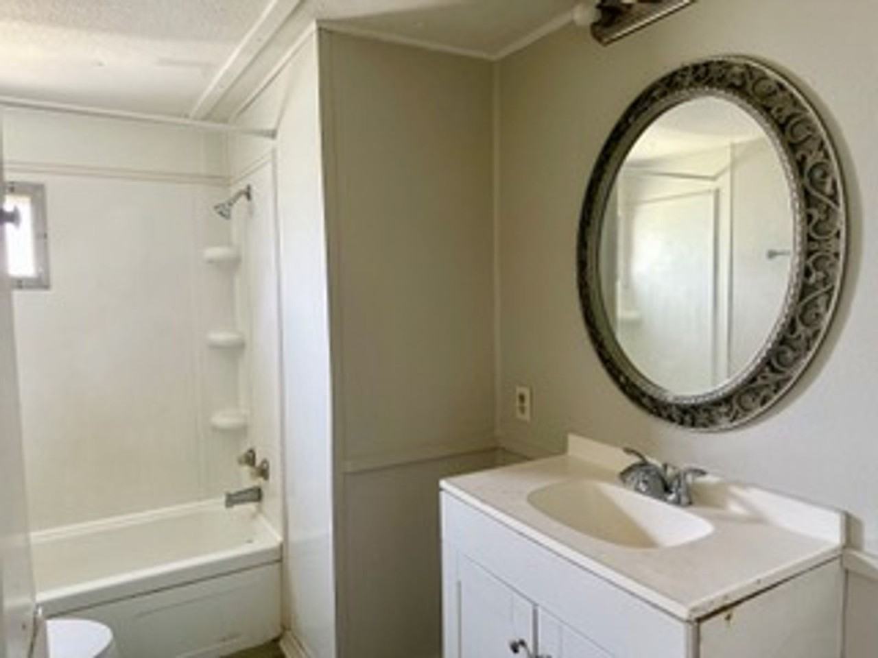 2333 Golfview St - Photo 6 of 8