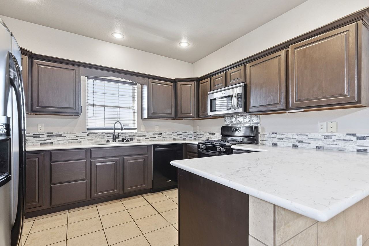 944 Arroyo Seco - Photo 5 of 22