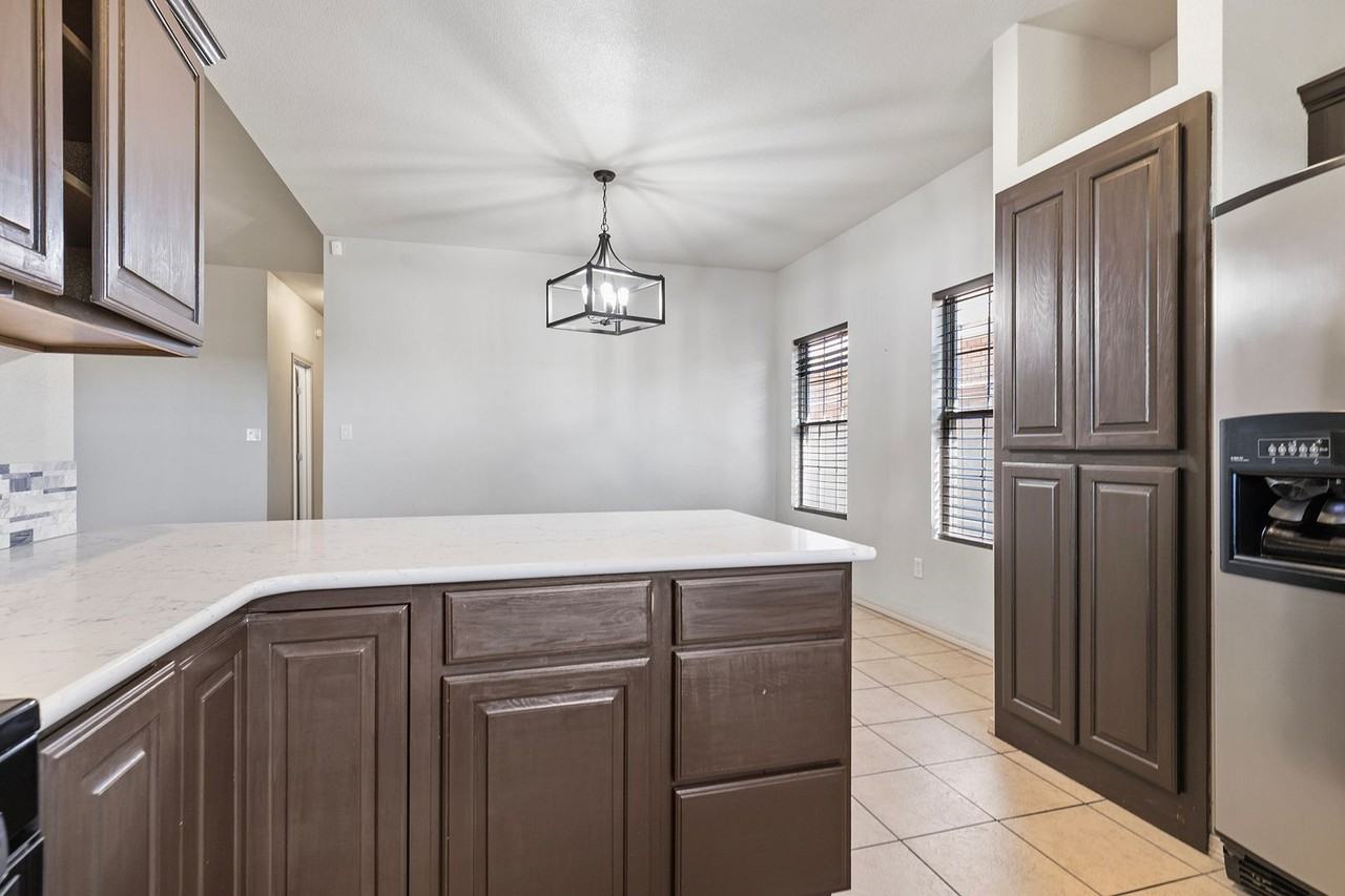 944 Arroyo Seco - Photo 6 of 22
