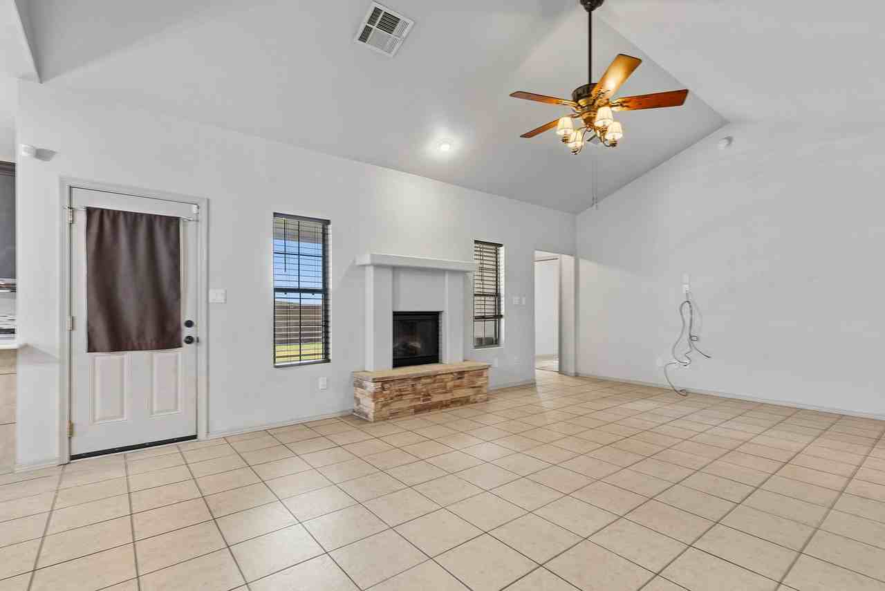 944 Arroyo Seco - Photo 7 of 22