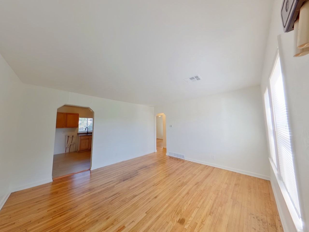 1646 N Poplar Ave - Photo 2 of 10