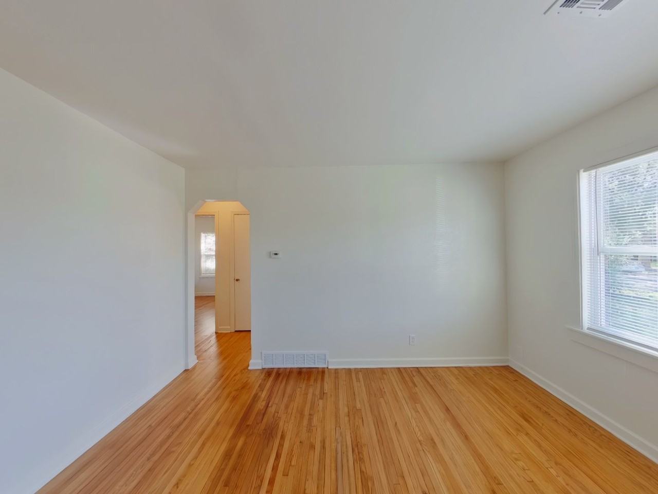 1646 N Poplar Ave - Photo 3 of 10