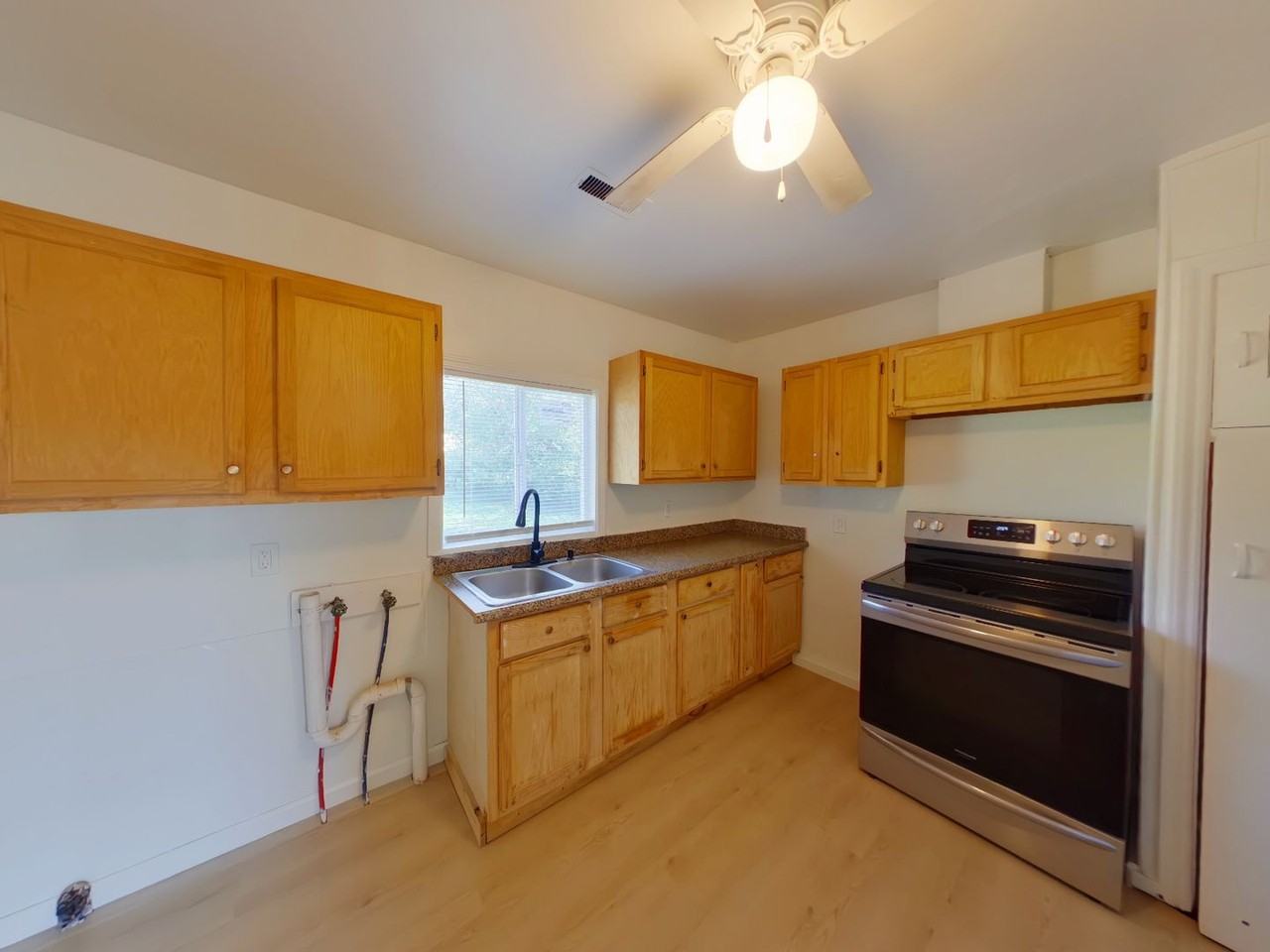 1646 N Poplar Ave - Photo 4 of 10