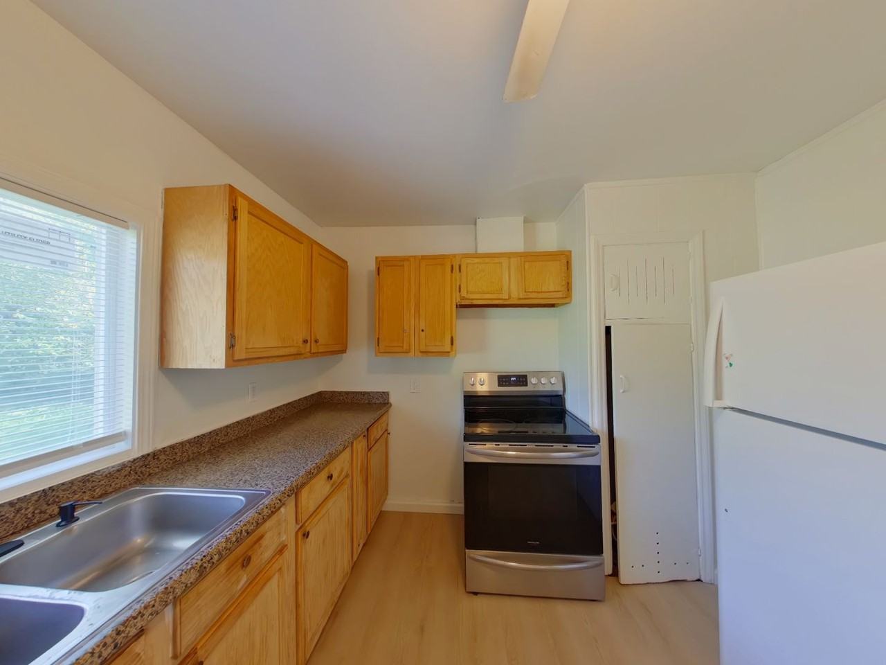 1646 N Poplar Ave - Photo 5 of 10