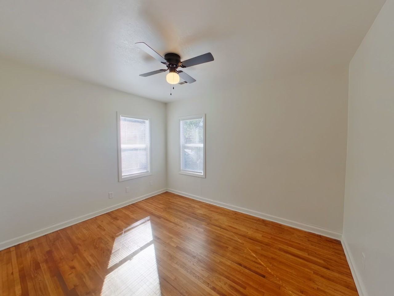1646 N Poplar Ave - Photo 6 of 10