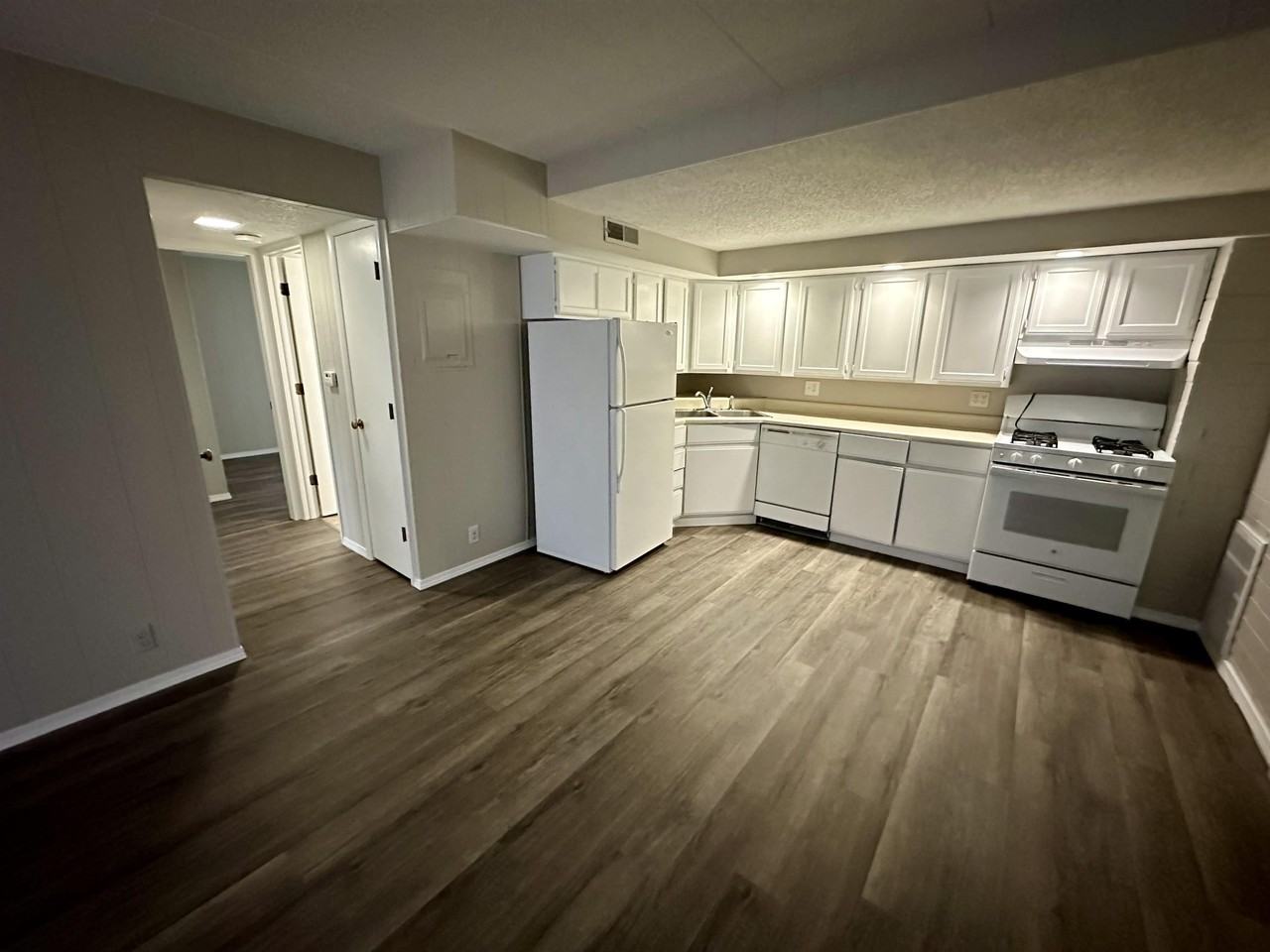 611 West Church Street - Photo 4 of 6