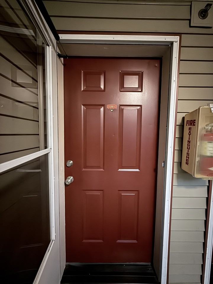 L407-201 - Photo 2 of 30