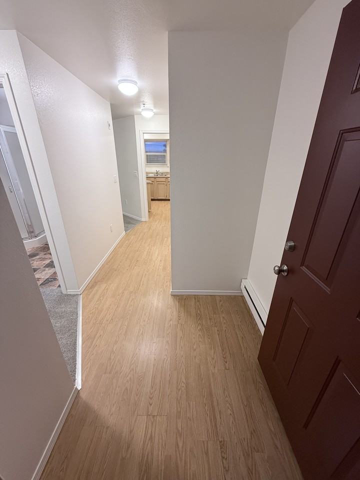 L407-201 - Photo 3 of 30
