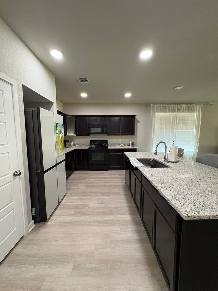 193 Hugh Dr - Photo 4 of 13
