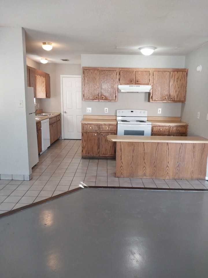 1610 Auburn Place - Photo 3 of 11