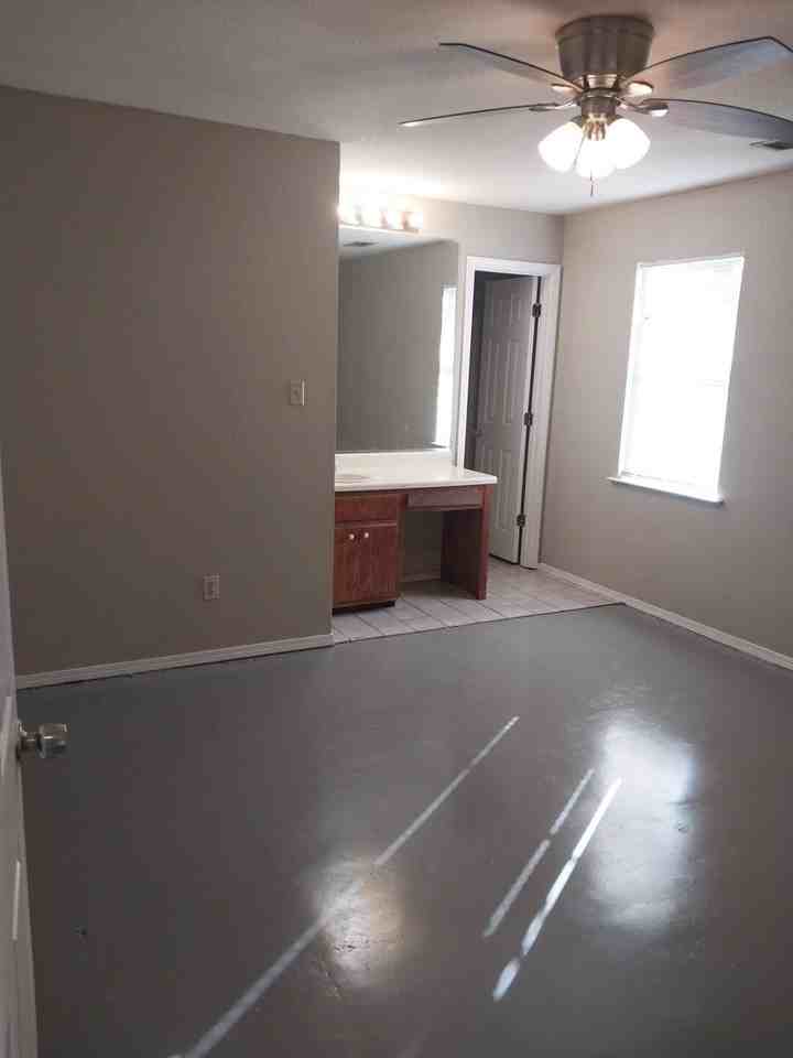 1610 Auburn Place - Photo 6 of 11