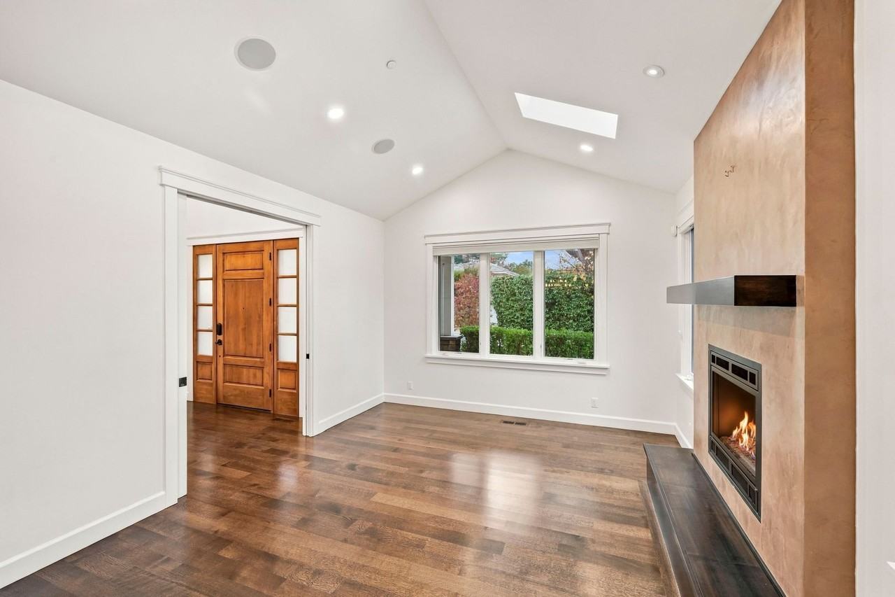 157 Lois Ln - Photo 3 of 30