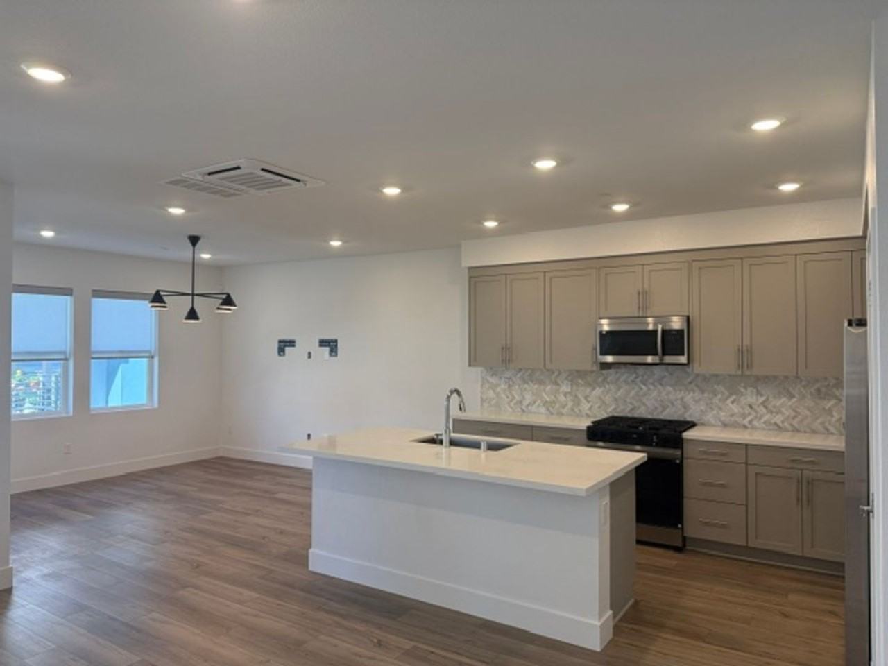 5460 Central Pkwy - Photo 2 of 21