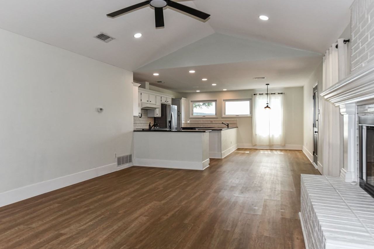 905 Davie Lee Dr - Photo 3 of 15