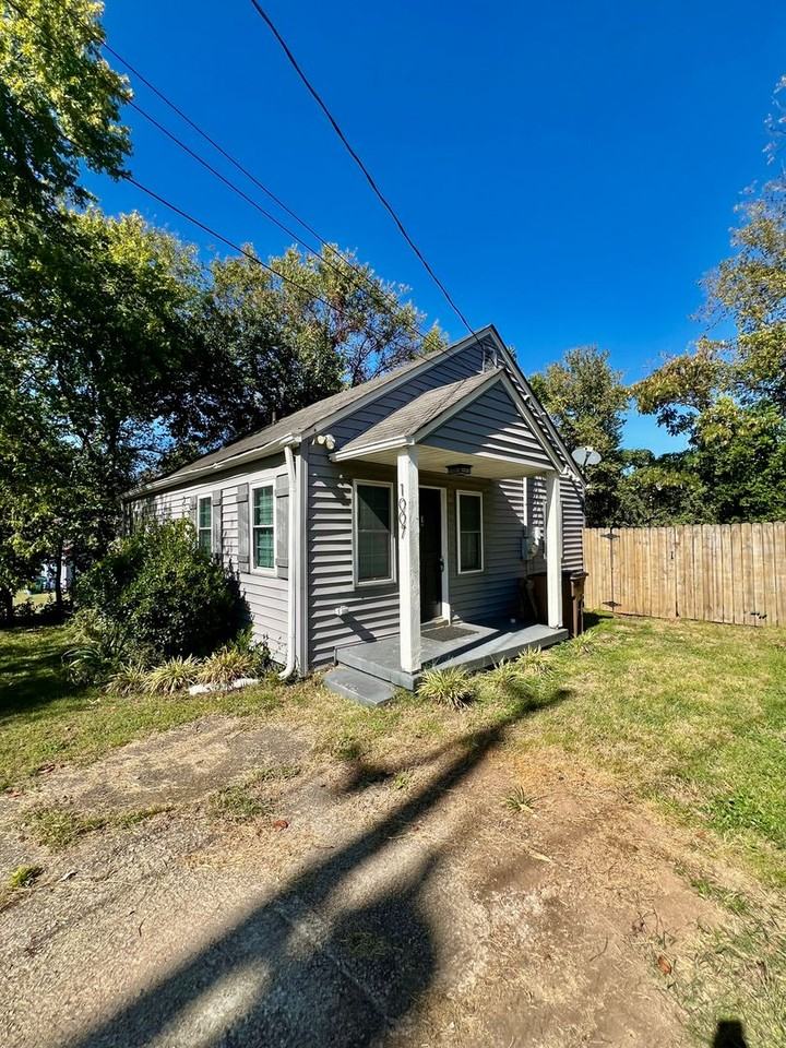 1007 Dozier Pl - Photo 2 of 13