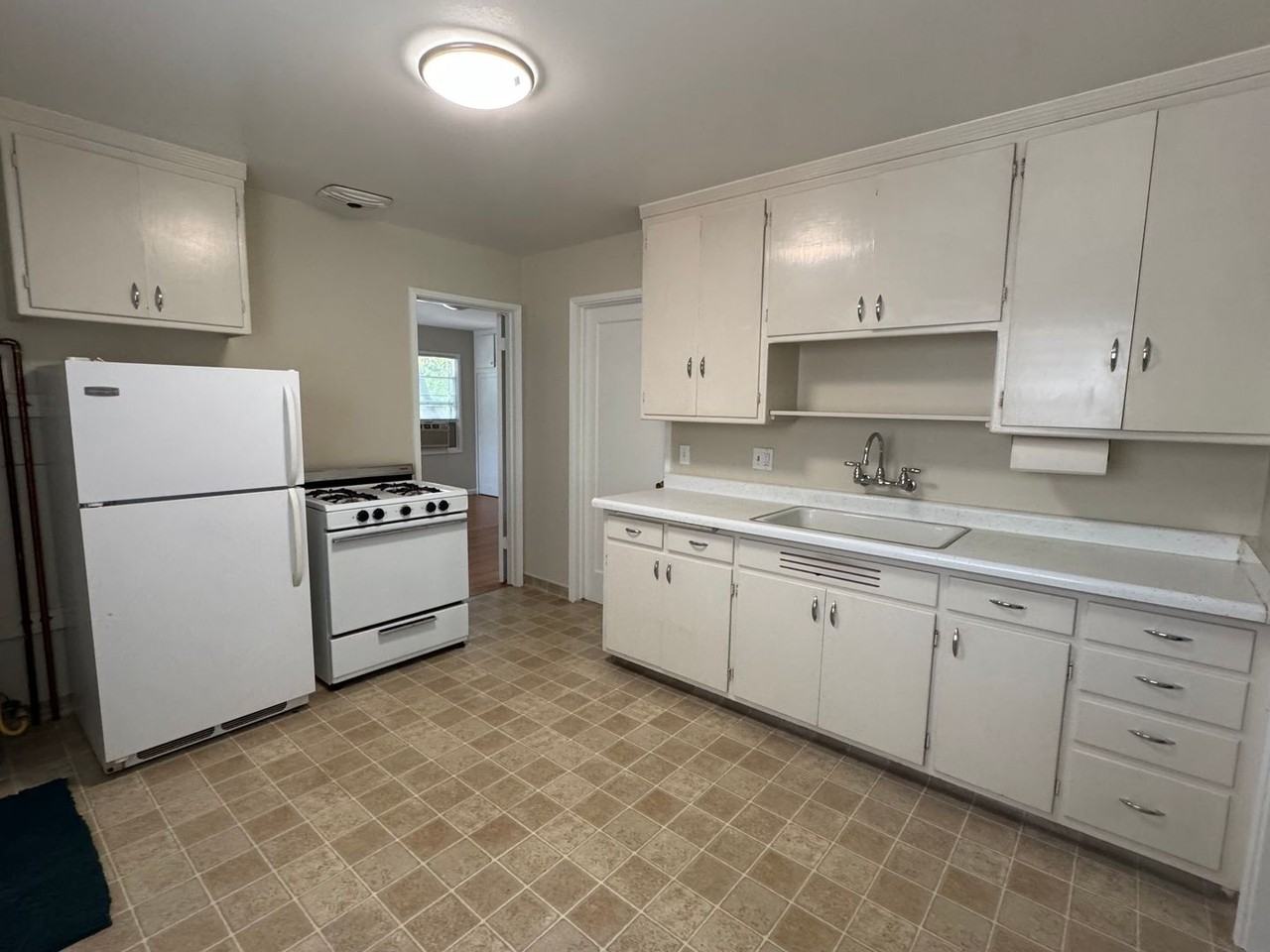 1469 5th St - Photo 6 of 11
