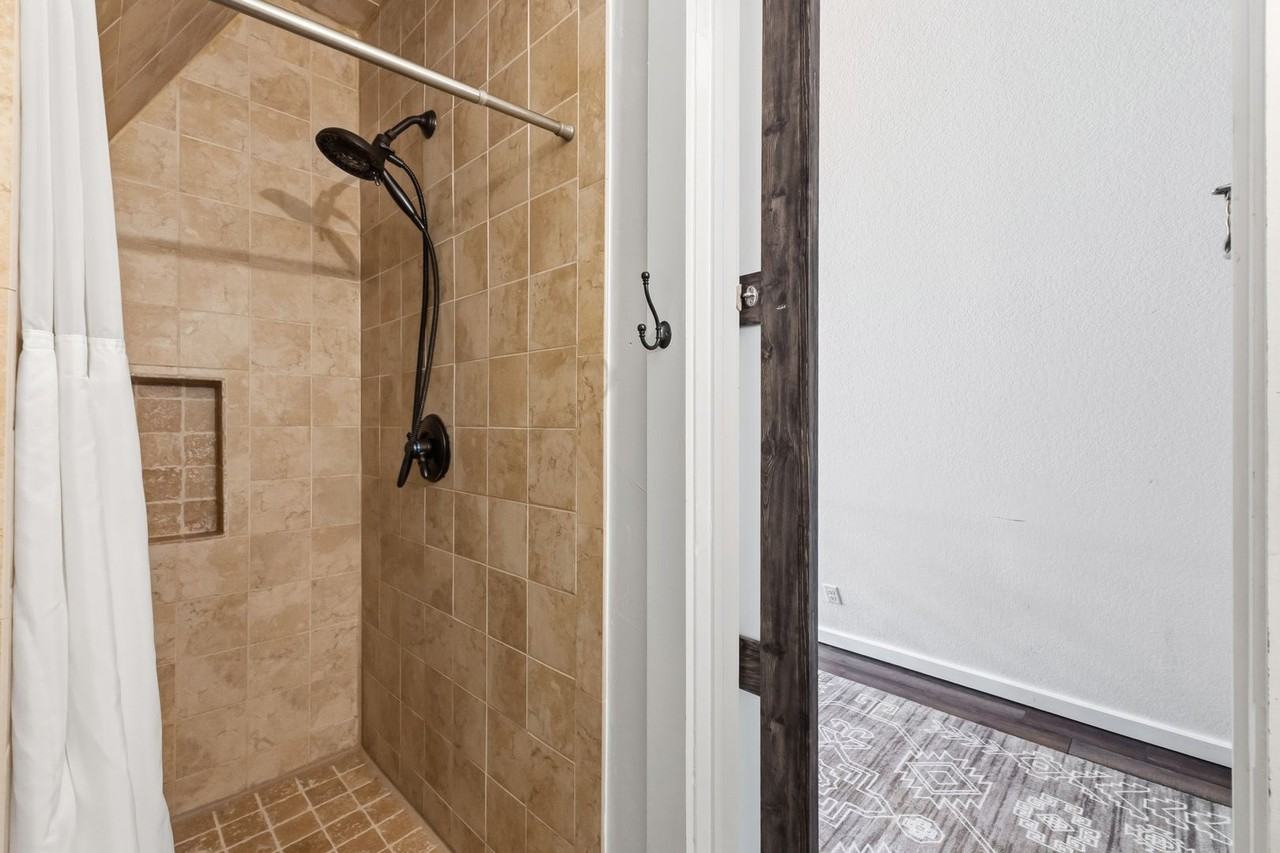 293 Regal Cir - Photo 4 of 32