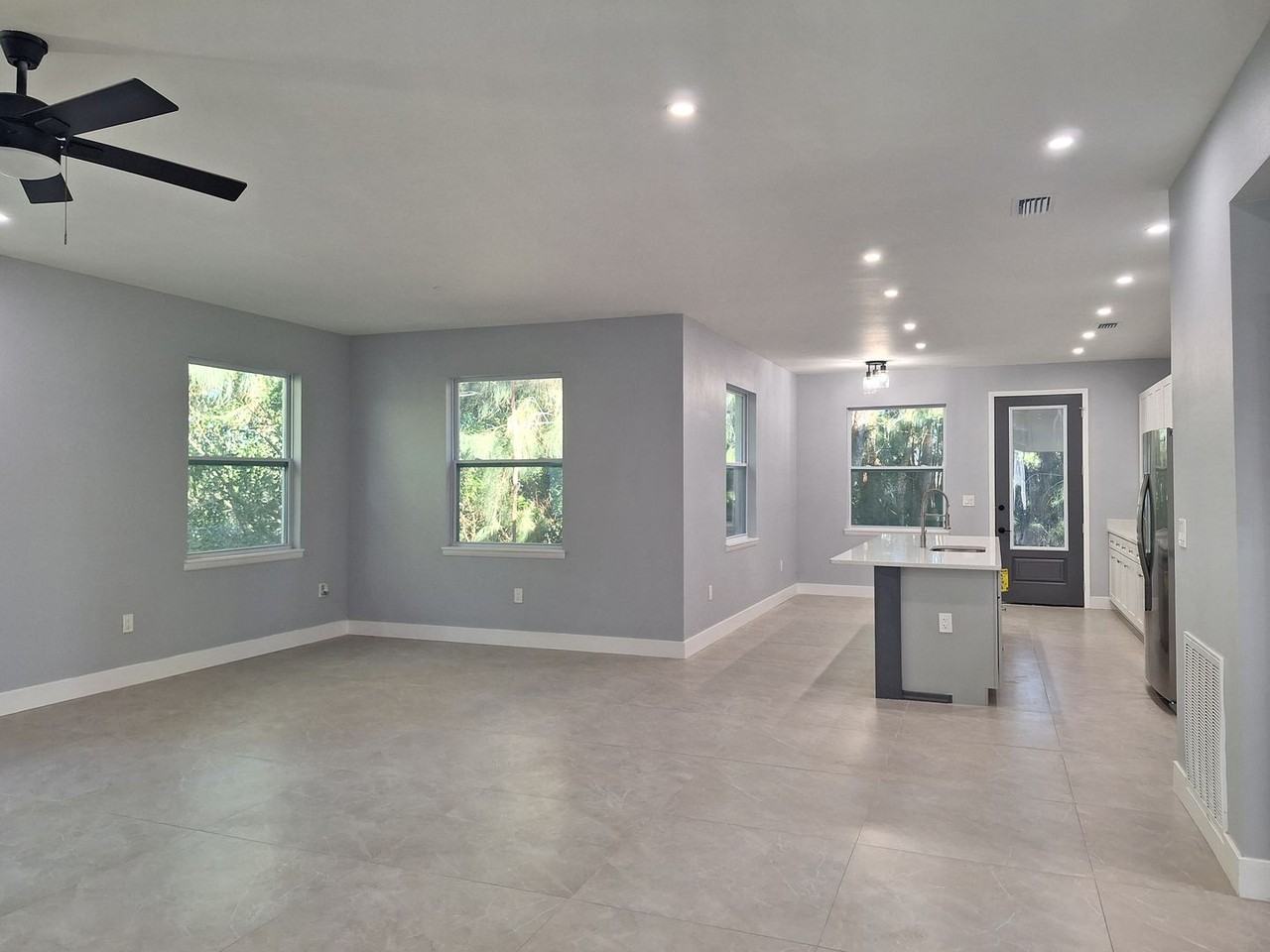 1400 Conrad Dr - Photo 4 of 20