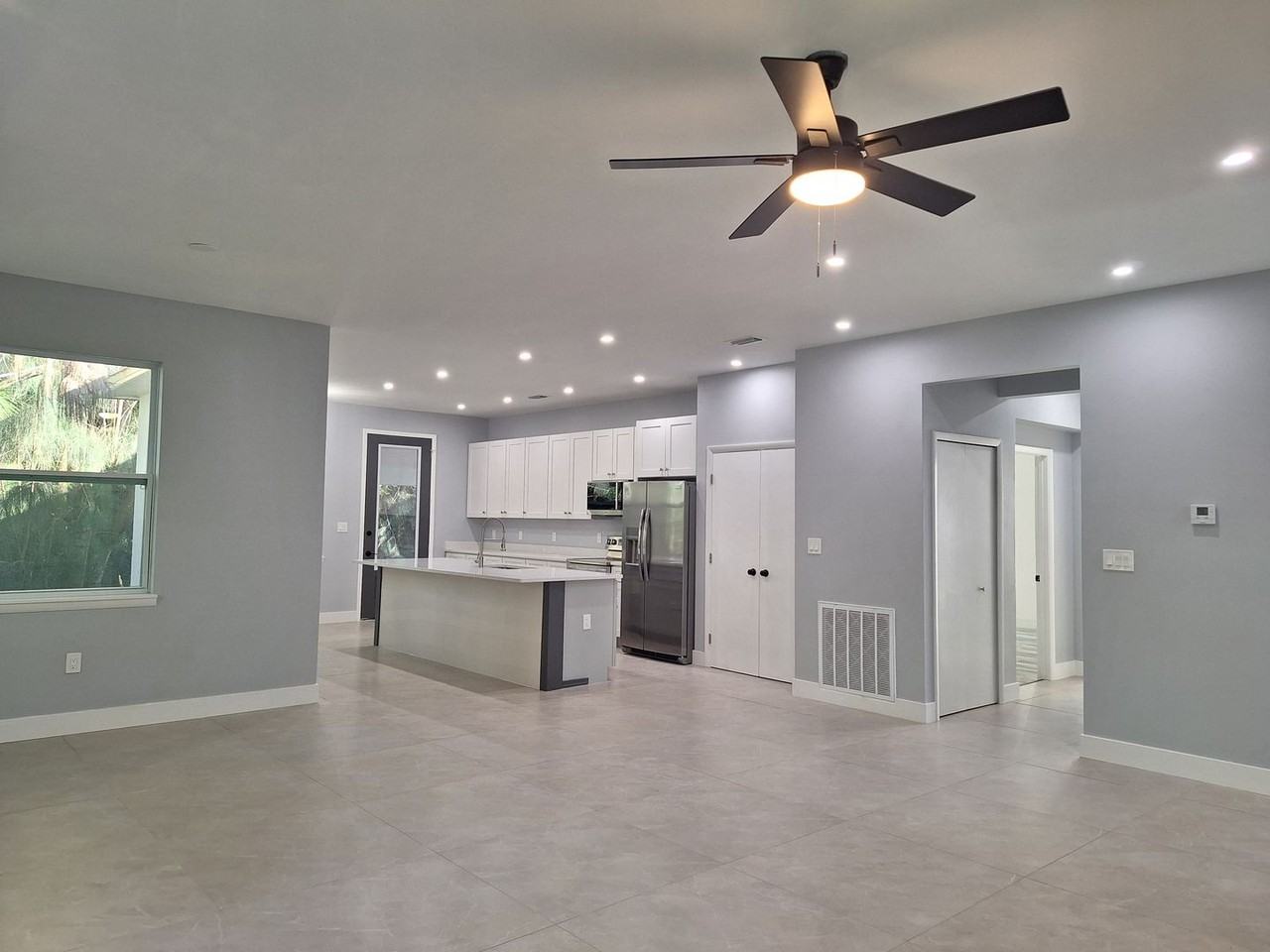 1400 Conrad Dr - Photo 5 of 20